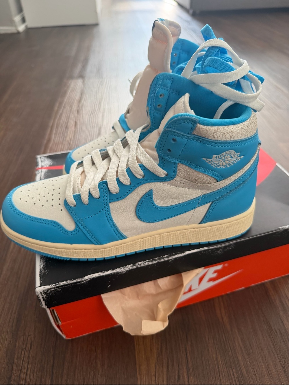 Nike Air Jordan 1 High - Blue/White/Cream